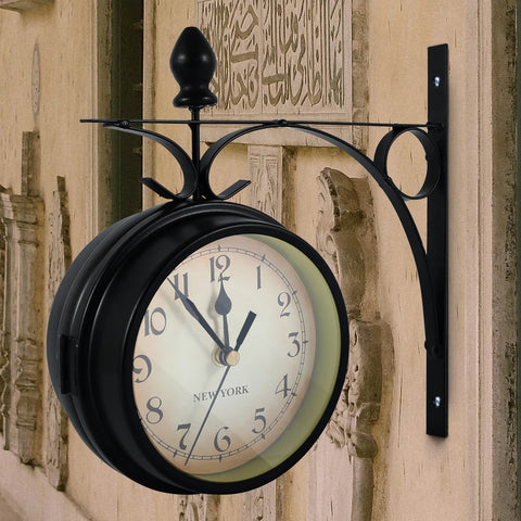 Horloge Vintage Annee 50 Sur Un Mur 