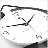 Horloge Pendule Murale Blanche Sur Un Mur 