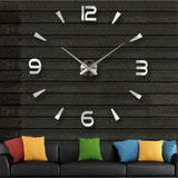 Geante Horloge Murale Sur Un Mur 